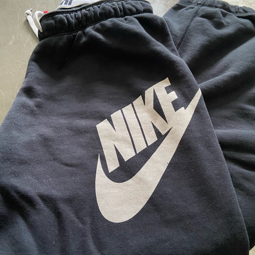 Nike jogger sweatpants size L